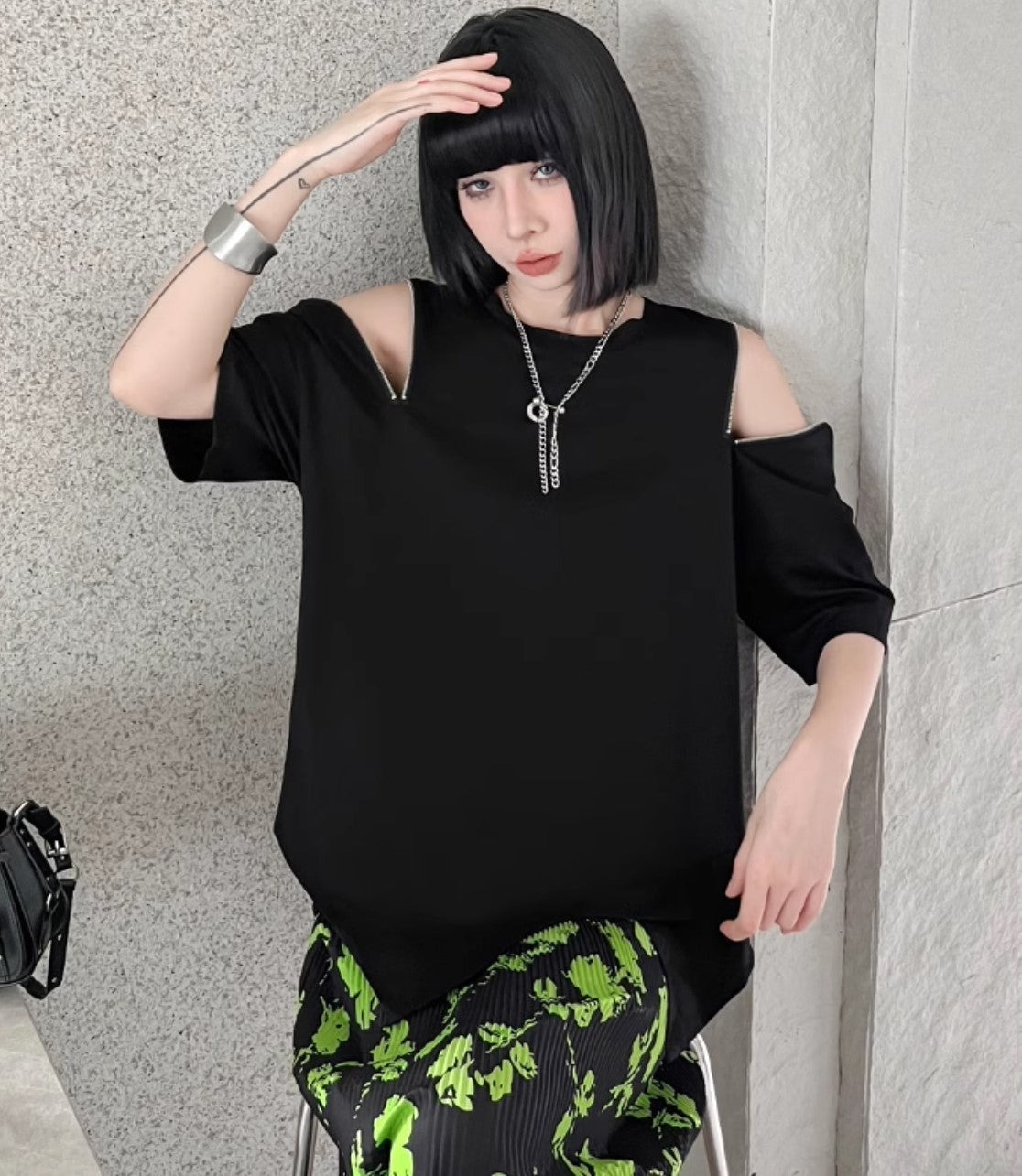 オフショルダースタイルTシャツ/カットソー ／TEA