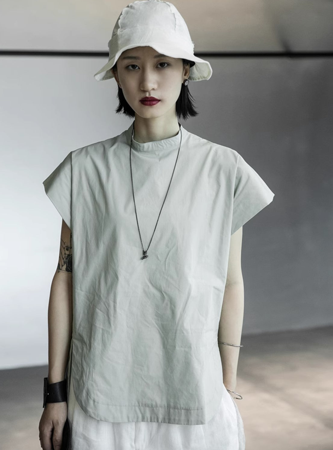 ルーズ感半袖Tシャツ/カットソー スリット ／TEA
