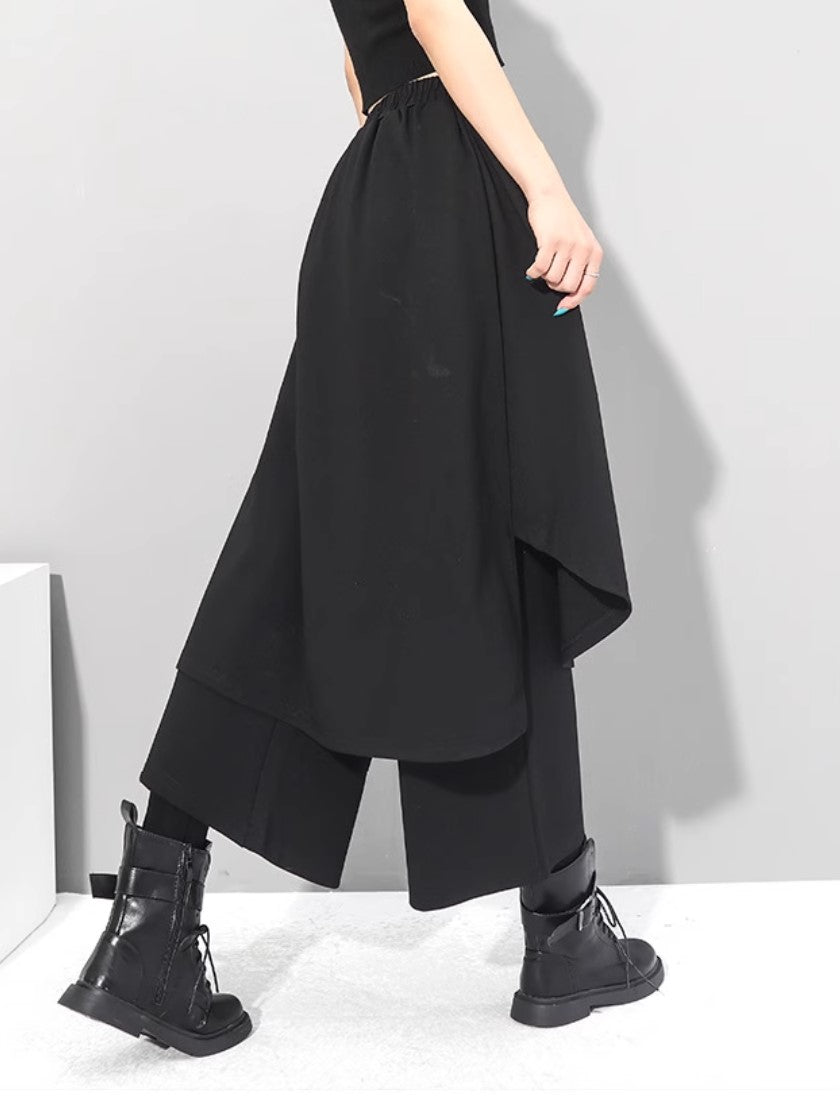 中性的 アシンメトリー袴パンツ フェイクレイヤード ブラック ９分丈 ／TEA