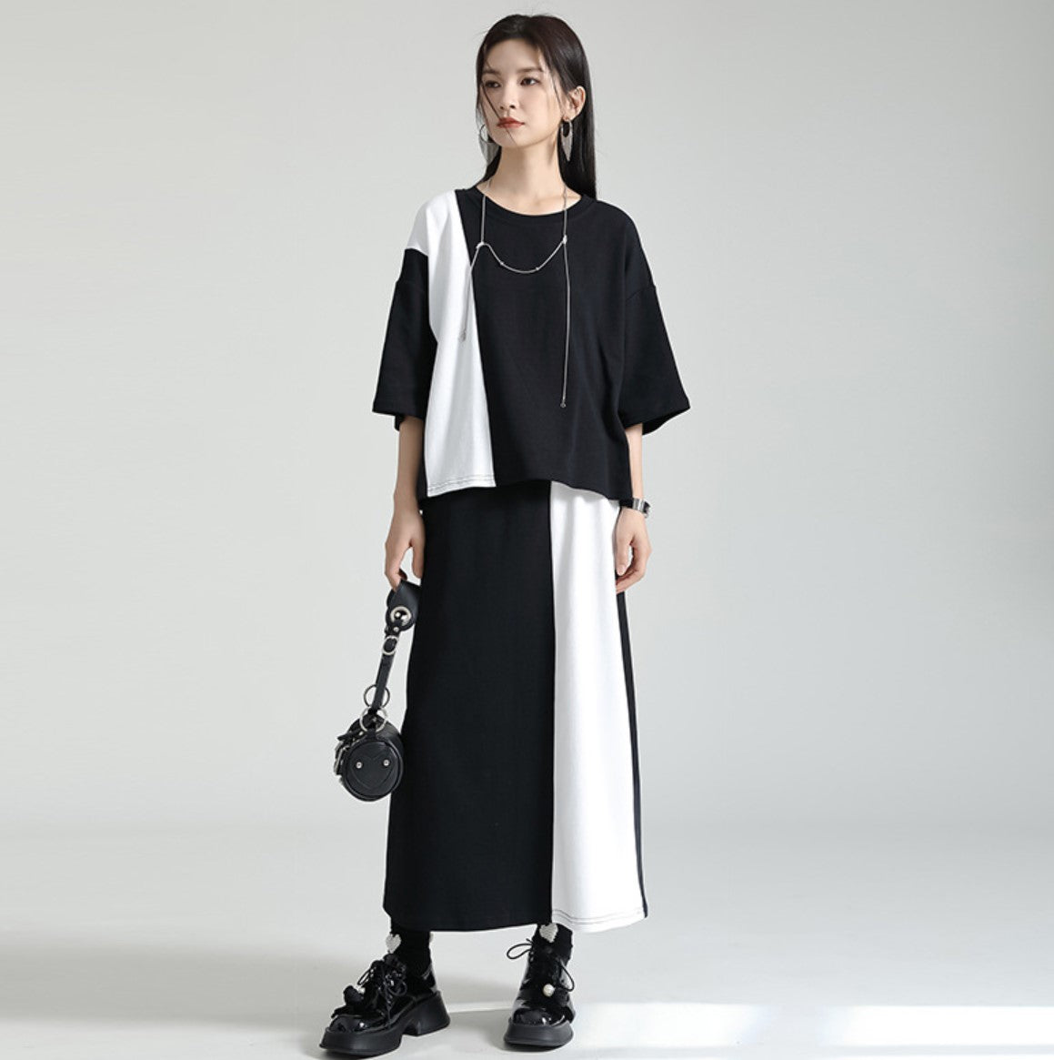 モノトーン上下セットアップ 半袖Tシャツ ロングスカート ／TEA