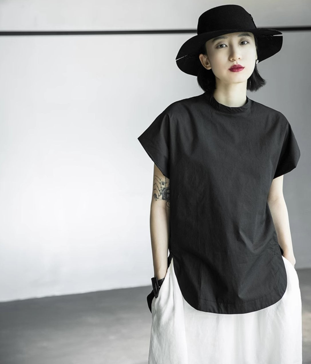 ルーズ感半袖Tシャツ/カットソー スリット ／TEA