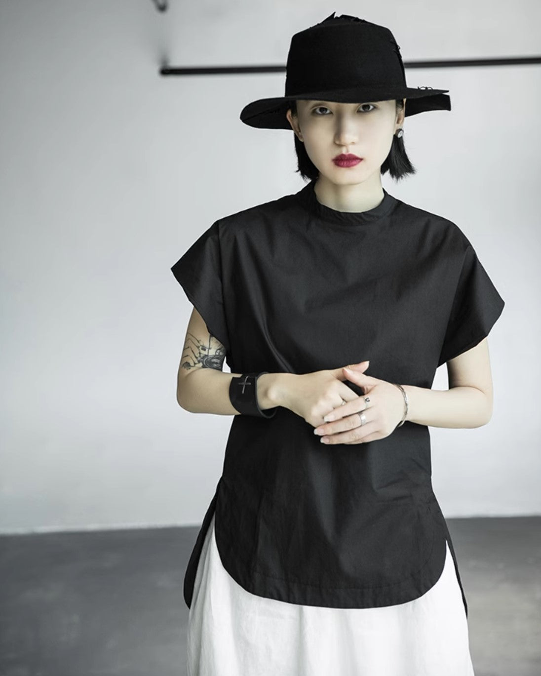 ルーズ感半袖Tシャツ/カットソー スリット ／TEA