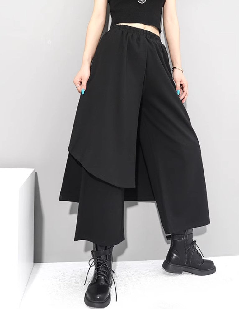 中性的 アシンメトリー袴パンツ フェイクレイヤード ブラック ９分丈 ／TEA