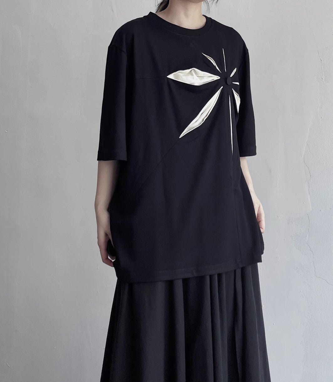 フラワーマークTシャツ カットソー ／ユニセックス モレビー