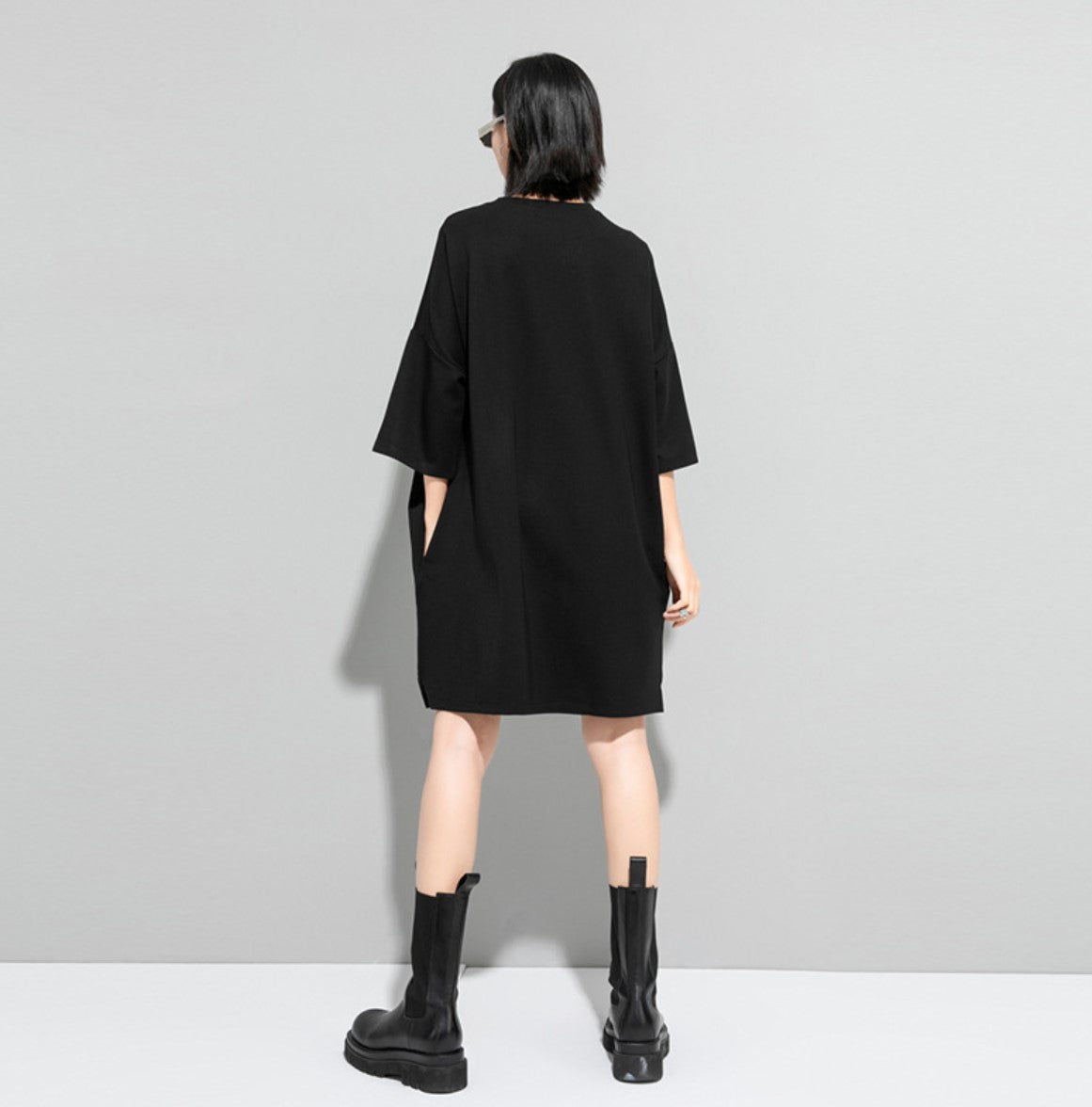 アシンメトリーブラックロングTシャツ おしゃれ モダン 個性 無地 ／TEA
