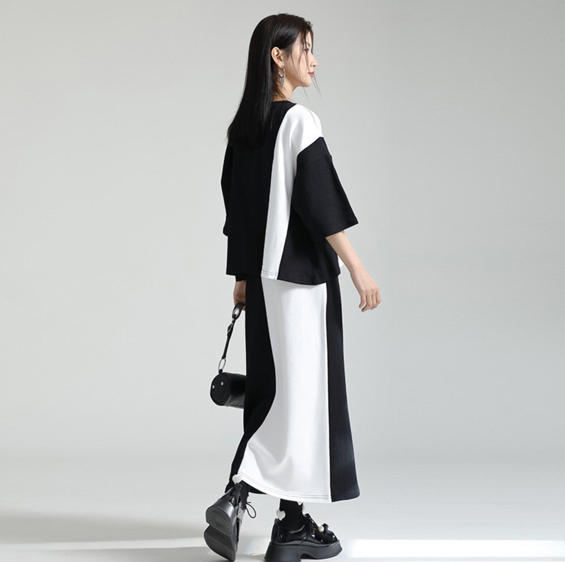 モノトーン上下セットアップ 半袖Tシャツ ロングスカート ／TEA