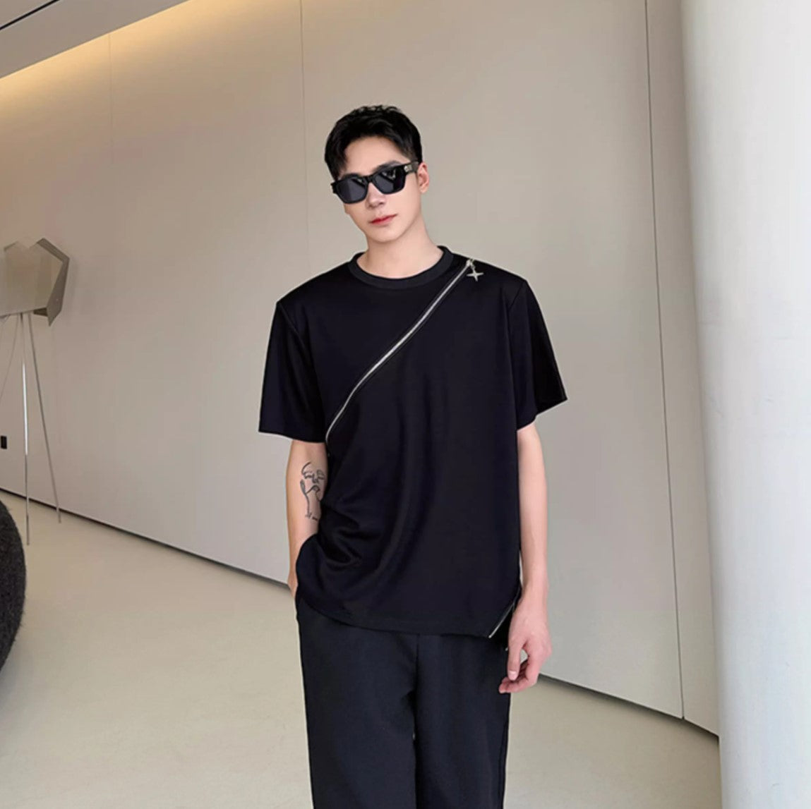 ファスナー付き半袖Tシャツ ／TEA