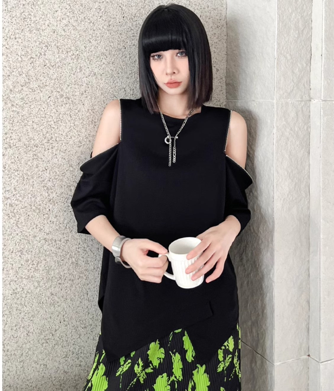 オフショルダースタイルTシャツ/カットソー ／TEA