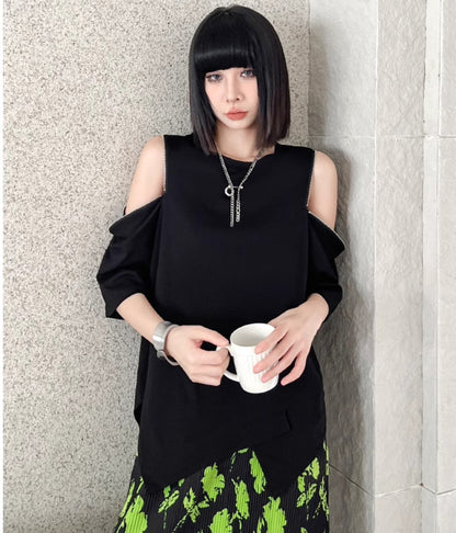 オフショルダースタイルTシャツ/カットソー ／TEA