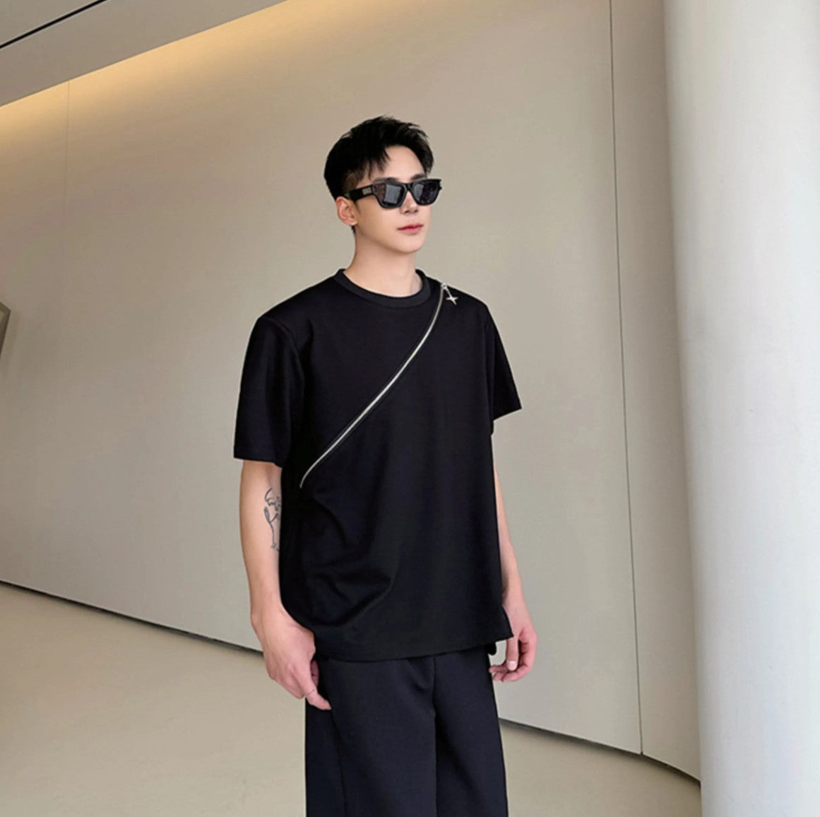 ファスナー付き半袖Tシャツ ／TEA