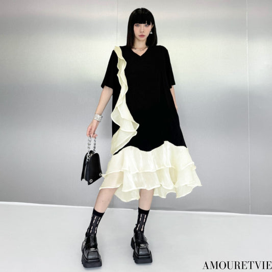 フリル付きアシンメトリーデザインミディ丈モノトーン白黒ワンピース ／TEA