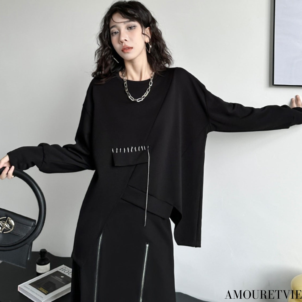 アシンメトリーデザインブラックスウェット/トレーナー おしゃれ ／TEA