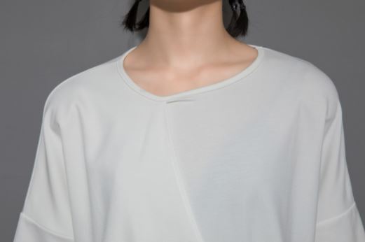 アシンメトリー半袖Tシャツ アシンメトリーカットソー ／ユニセックス モレビー