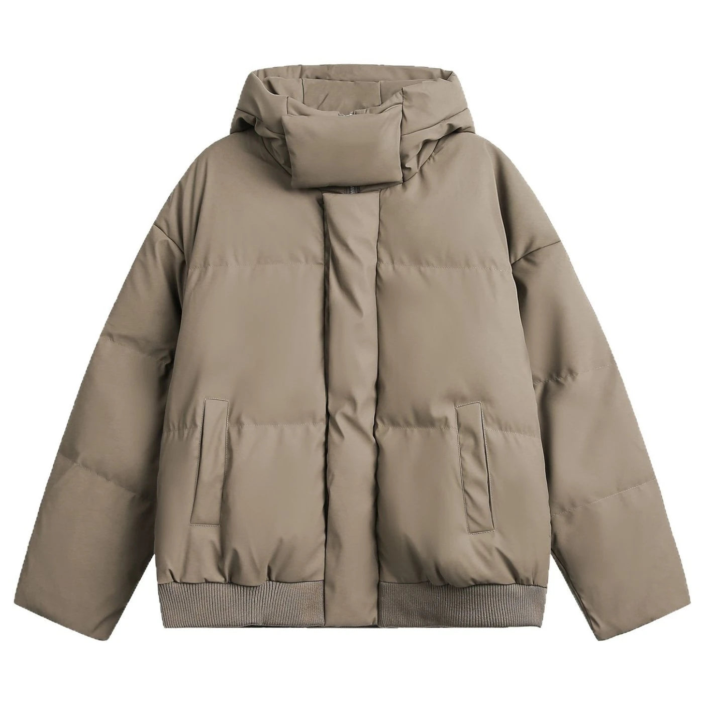 ベージュ/カーキのハイネック・フード付きショート丈ダウンジャケット単体の商品画像。キルティングとサイドポケットが確認できる。