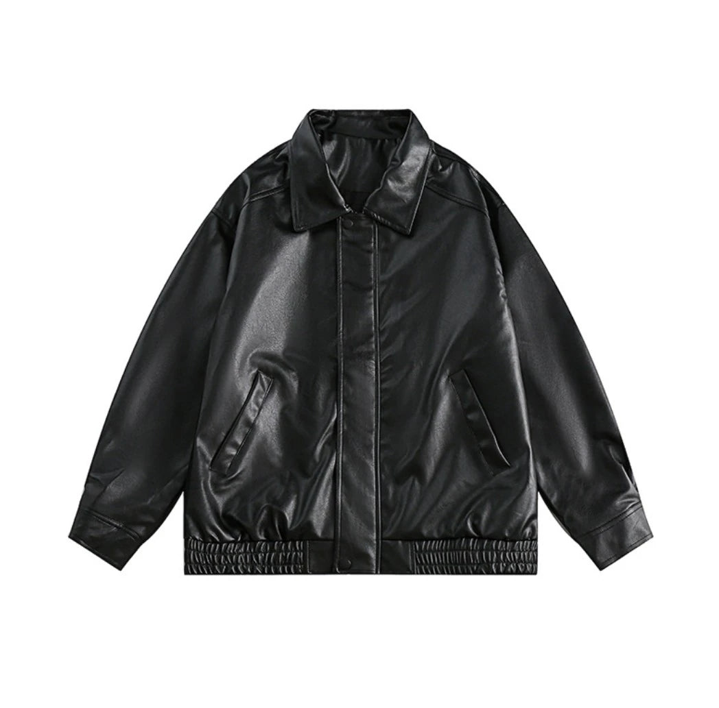 黒の襟付きオーバーサイズレザージャケット単体の商品写真（正面）。