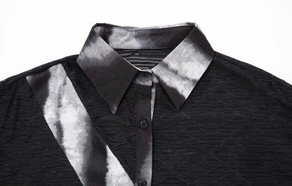 黒の配色ライン半袖シャツの襟元と柄を確認できる商品ディテール