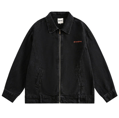 ブラックデニムジャケットの商品写真（単体、ロゴ刺繍）。