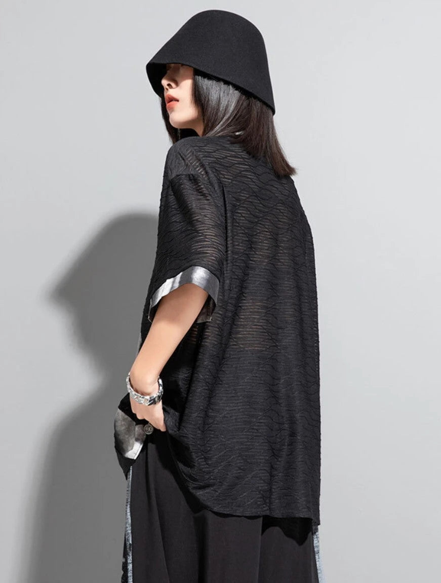 黒の配色ライン半袖シャツの背面デザイン