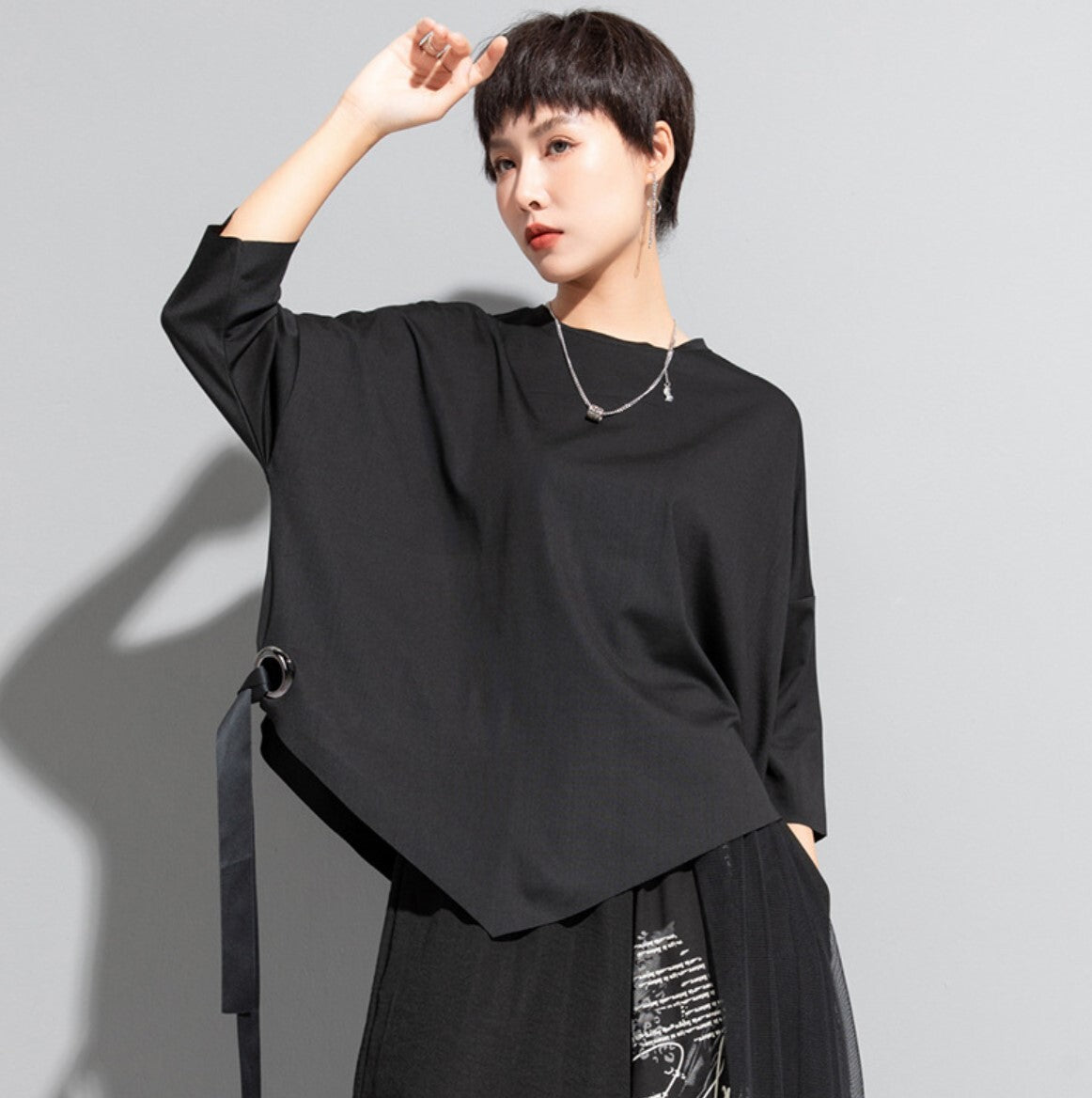 ヘムアシンメトリー七分袖Tシャツ/カットソー ホワイト ブラック ／TEA