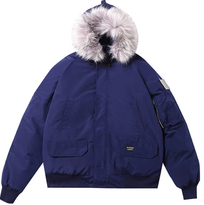 ネイビーのファー付きフードショート丈ダウンジャケットの商品写真（正面）。