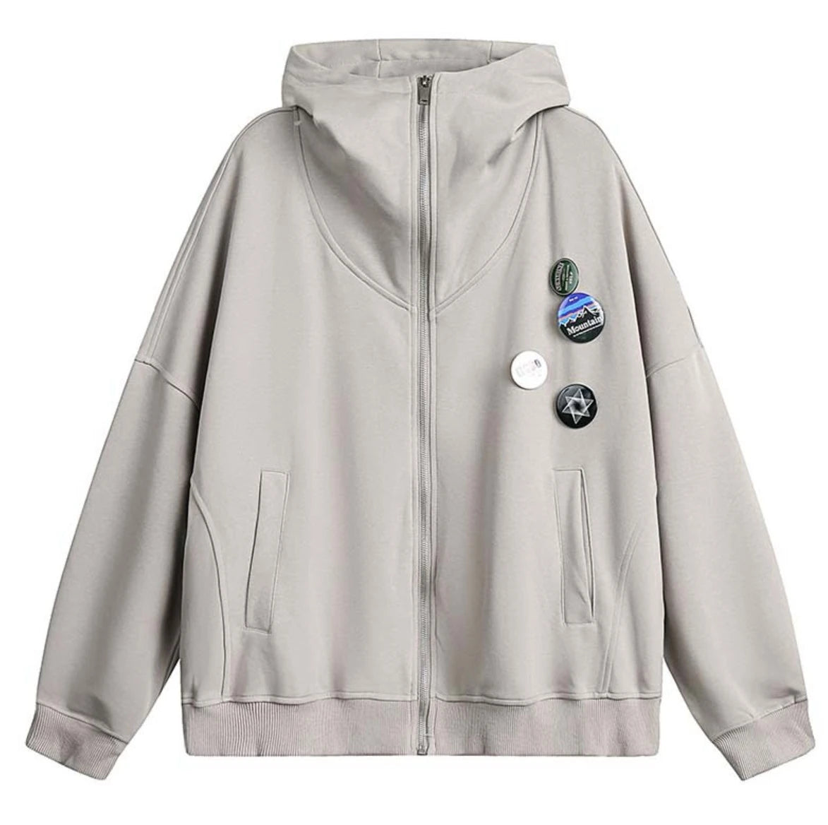 ライトベージュのジップアップパーカーの平置き（単体）写真。ハイネックフードとゆったりとしたボディライン。