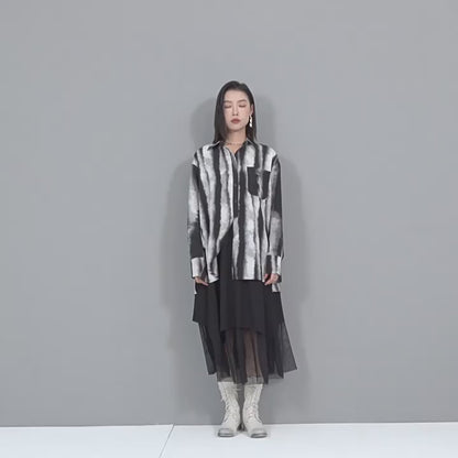 アシンメトリーストライプモノトーン白黒長袖シャツ ／ユニセックス モレビー